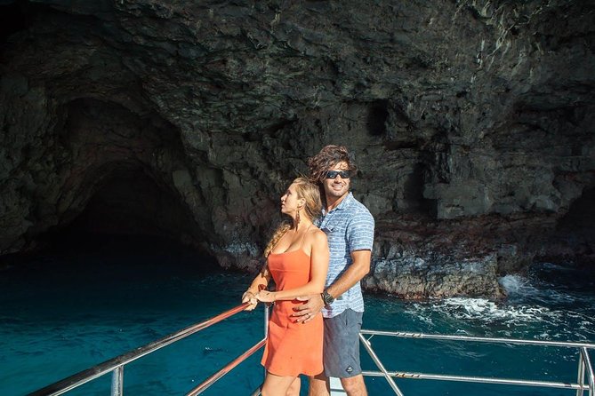 Kauai: Na Pali Sunset & Sightsee Boat Tour - Wildlife can change the whole afternoon