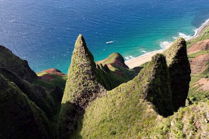 Kauai: Na Pali Sunset & Sightsee Boat Tour - Sunset, music, and the return to port