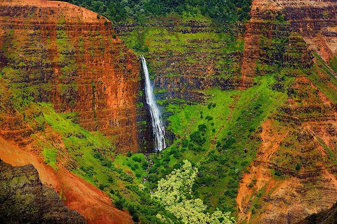 Kauai Waimea Canyon and Koke'e Tour - Spouting Horn shows Kauai’s coastal power