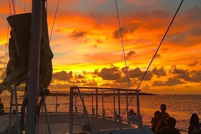 Key West Sunset Sail with Live Music, Drinks and Appetizers - What is served at the open bar