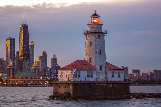 Lake Michigan Sunset Cruise in Chicago - Chicago at sunset, seen from the water