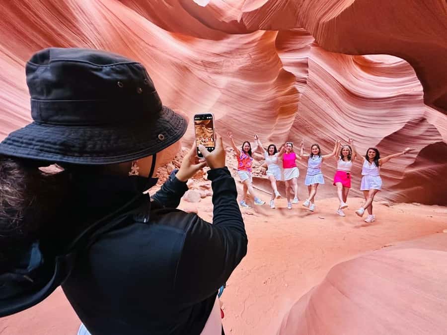 Las Vegas: Antelope Canyon Horseshoe Bend Tour & Lake Powell - The early road from Las Vegas to Page