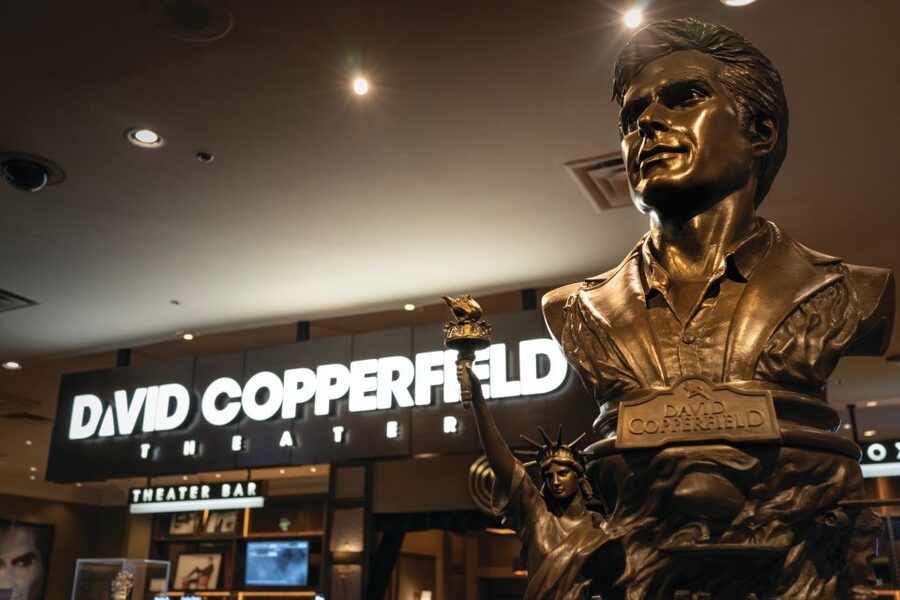 Las Vegas: David Copperfield at the MGM Grand - The opening: classic magic before the giant illusions