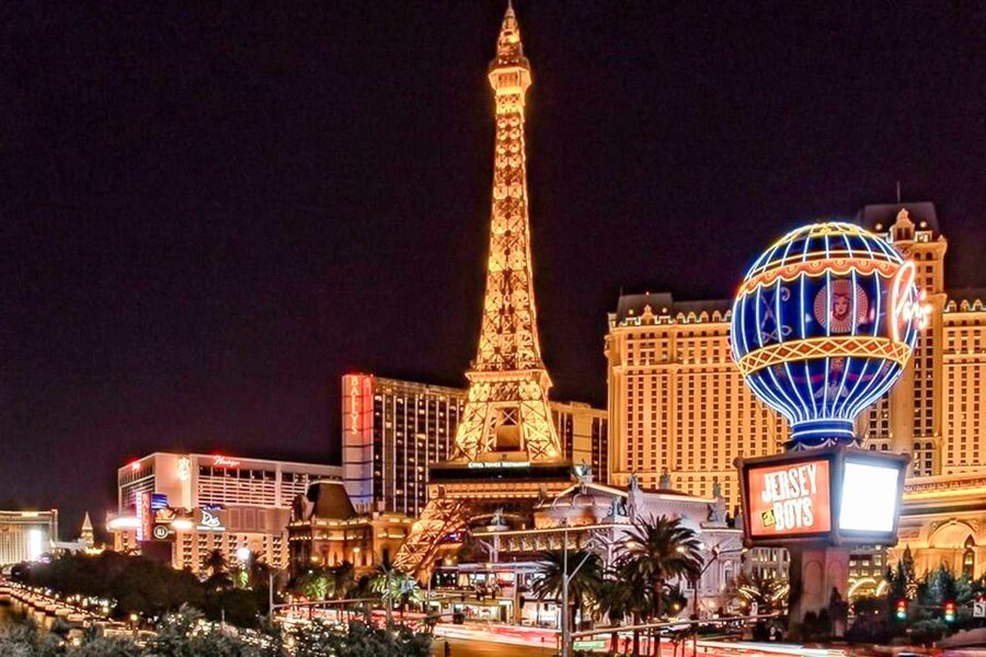 Las Vegas: Eiffel Tower Viewing Deck Entrance Ticket - The glass elevator ride to 460 feet