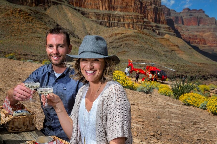 Las Vegas: Grand Canyon Helicopter Landing Tour - How the pilot affects your day