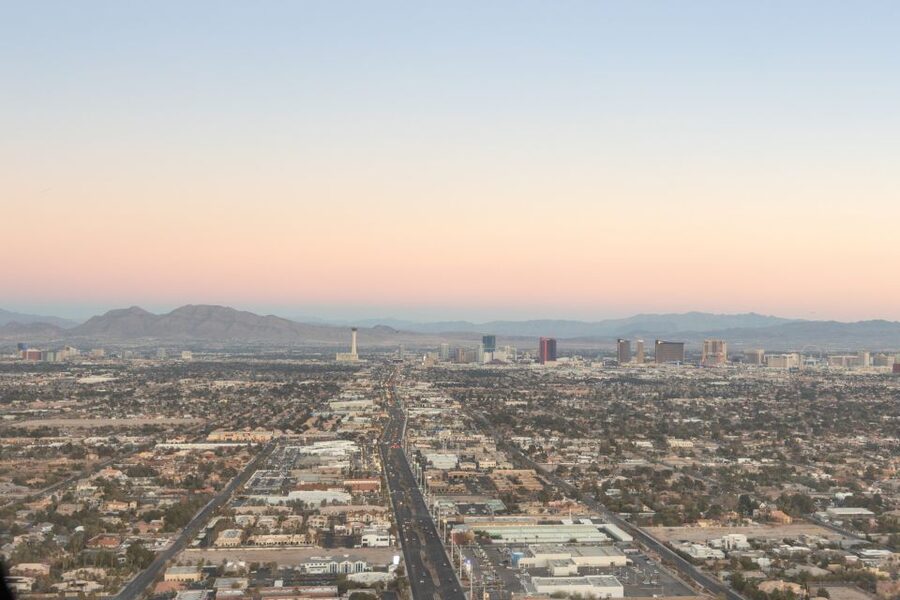 Las Vegas: Helicopter Night Flight over the Strip - The small aircraft makes a difference