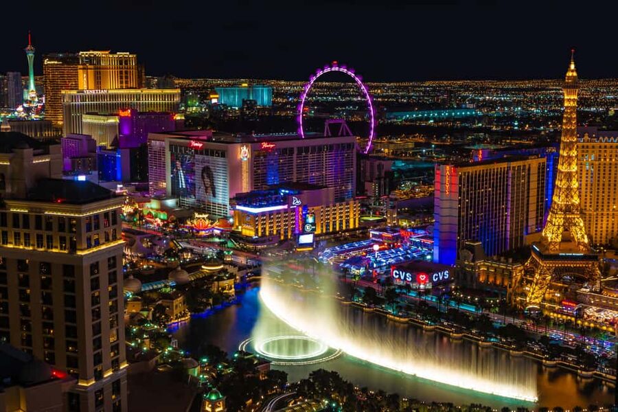 Las Vegas: Helicopter Tour of the Strip with Window Seats - What the 15-minute flight really gives you
