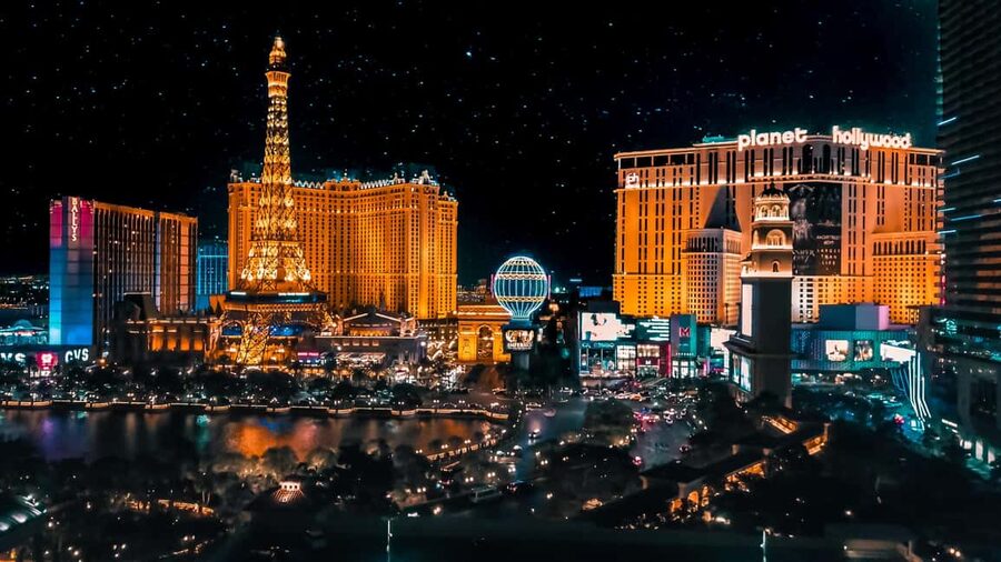 Las Vegas: Helicopter Tour of the Strip with Window Seats - The central Strip from the air