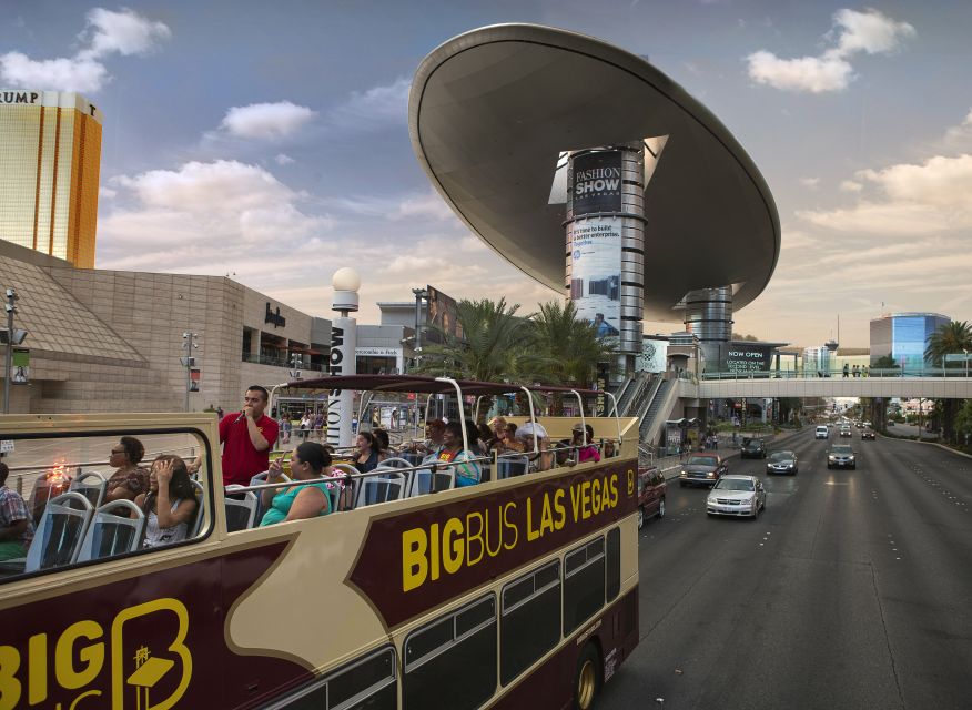 Las Vegas: Hop-on Hop-off Sightseeing Tour by Open-Top Bus - The Welcome sign and the best photo stop