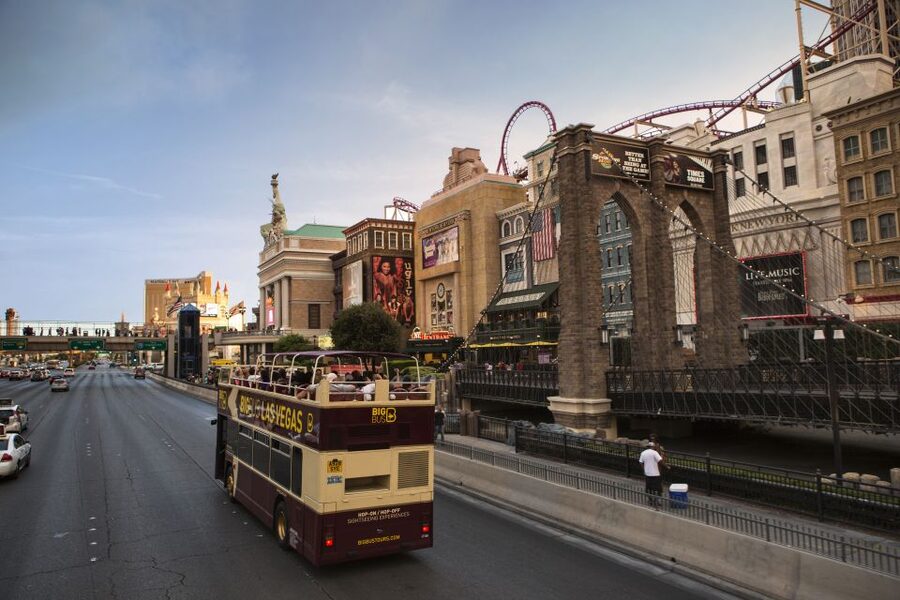 Las Vegas: Hop-on Hop-off Sightseeing Tour by Open-Top Bus - What the commentary is really like