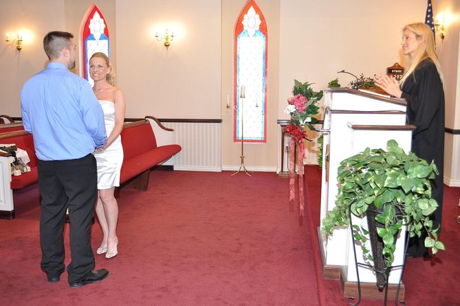 Las Vegas Wedding at A Special Memory Wedding Chapel - Flowers, music, and small personal choices