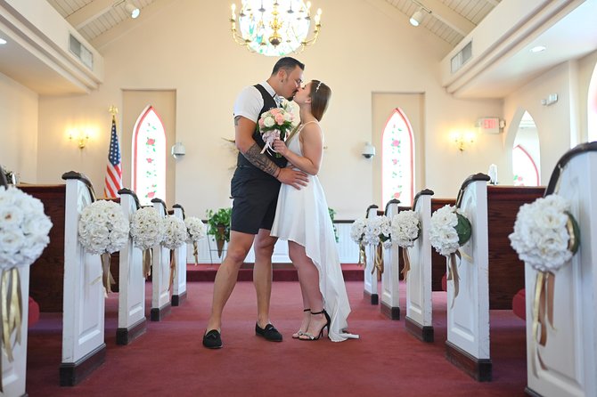 Las Vegas Wedding at A Special Memory Wedding Chapel - Marriage licenses, vow renewals, and commitment ceremonies