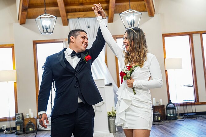 Las Vegas Wedding at The Little Vegas Chapel - The photo session and the five included images