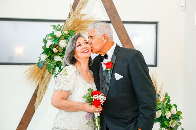 Las Vegas Wedding at The Little Vegas Chapel - Flowers, music, and the small details