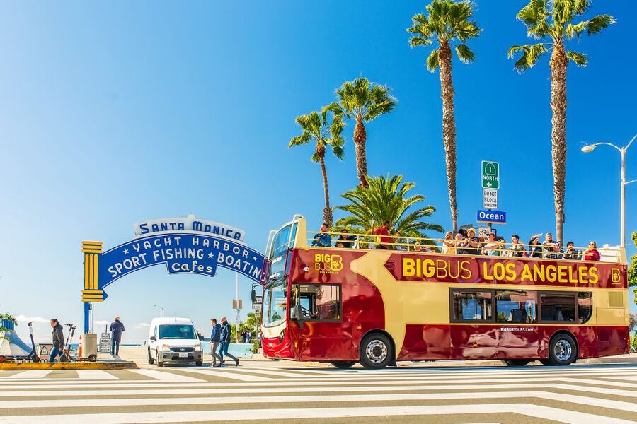 Los Angeles: All-Inclusive Pass Plus with Universal Studios - The Hollywood Sign walk adds an active option