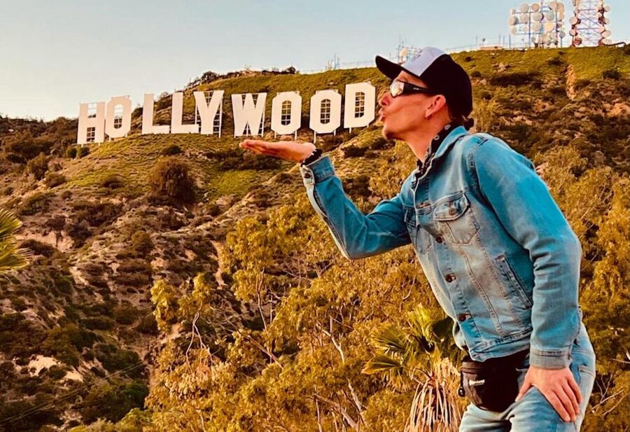 Los Angeles: Front & Back of Hollywood Sign Hike Guided Tour - How the guides shape the day