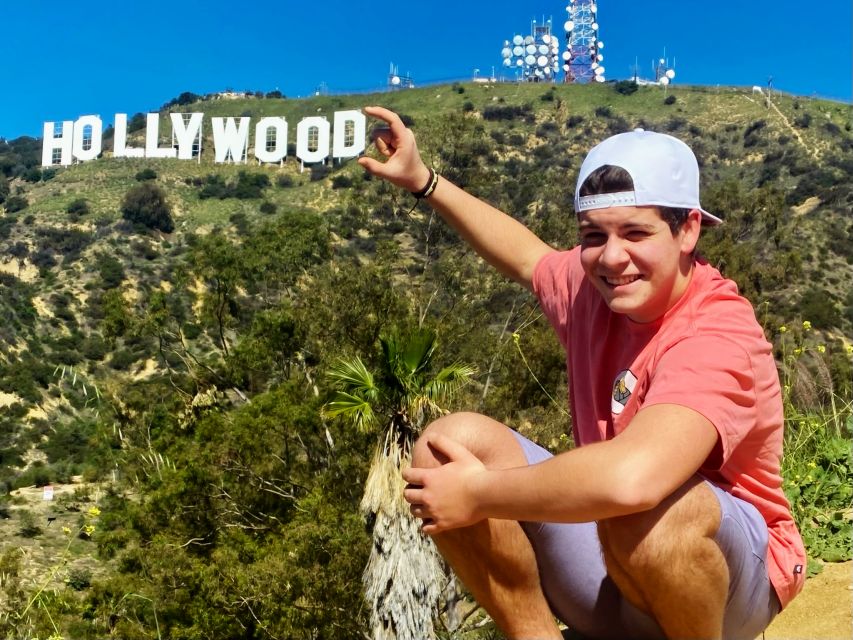 Los Angeles: Front & Back of Hollywood Sign Hike Guided Tour - The viewpoint stop and the first serious photo session