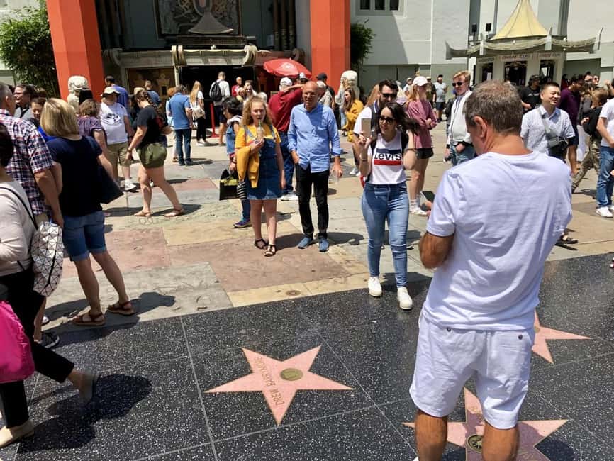 Los Angeles: Hollywood and Beverly Hills Guided Bus Tour - Beverly Hills and the celebrity-home hunt