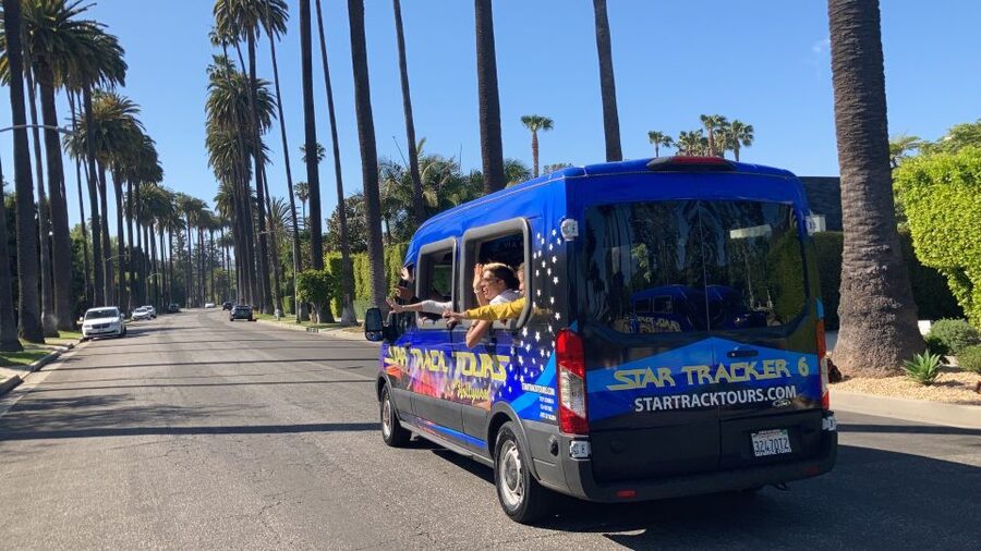 Los Angeles: Hollywood and Beverly Hills Guided Bus Tour - Rodeo Drive and luxury-car spotting