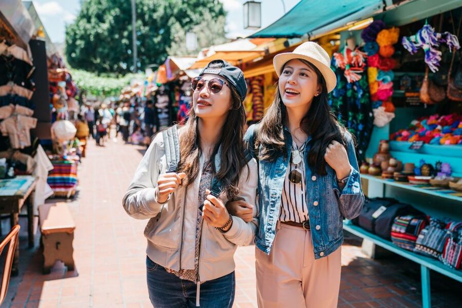 Los Angeles: Hop-On Hop-Off Bus Tour with Audio Guide - Hollywood Red Route: the classic first ride