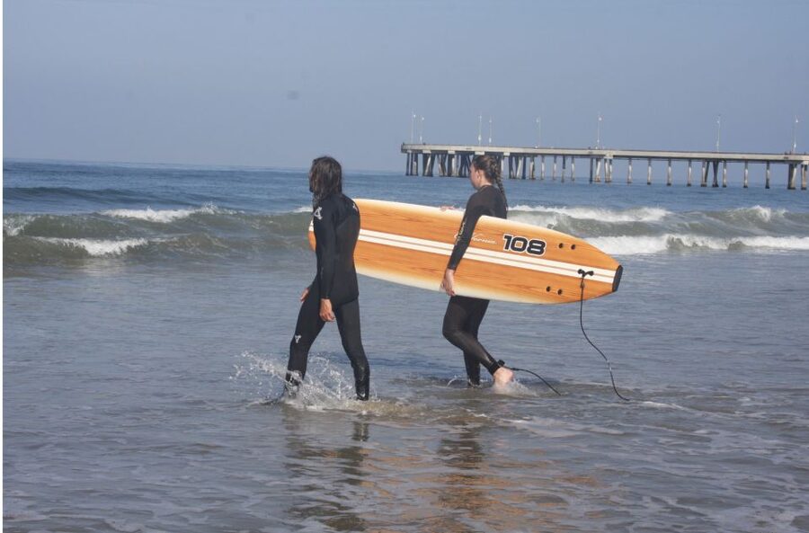 Los Angeles: Surfing Lesson in Venice Beach - Boards, wetsuits, and the practical setup