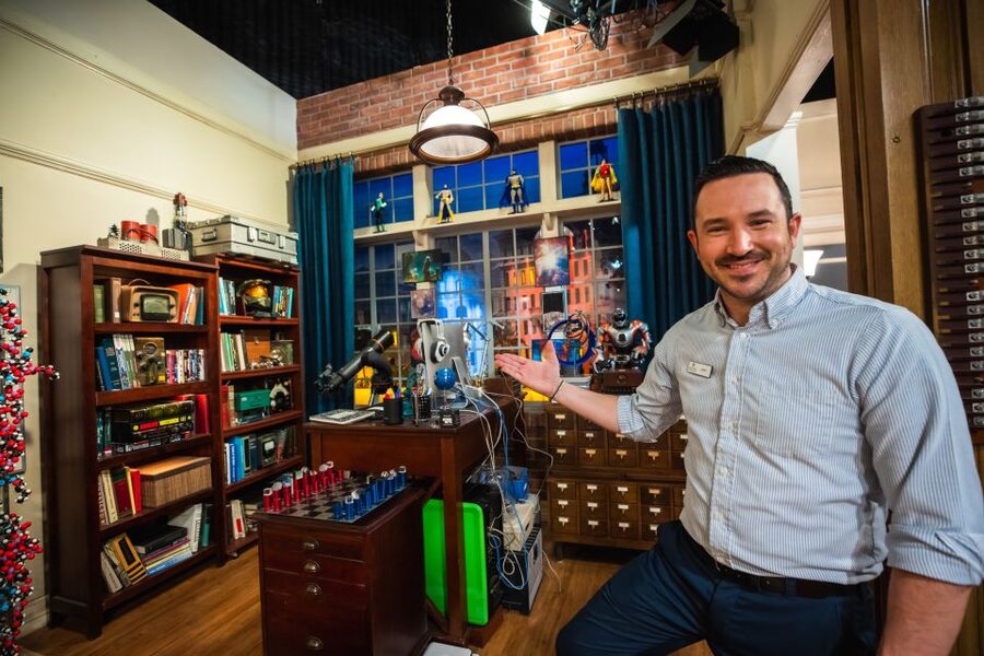 Los Angeles: Warner Bros. Studio Tour Hollywood - Sitting in Sheldon’s spot on The Big Bang Theory