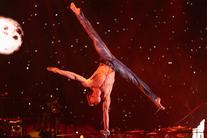 Mad Apple by Cirque du Soleil at New York New York Hotel and Casino - The theater keeps the action close