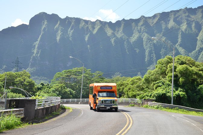 Majestic Circle Island Tour with Lunch - Byodo-In Temple beneath the Koʻolau Mountains