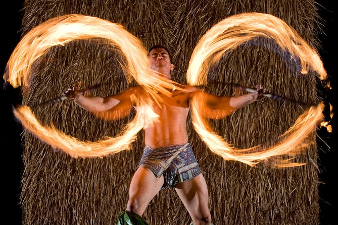 Maui Nui Luau at the Sheraton Maui Resort & Spa - The Black Rock setting makes the evening