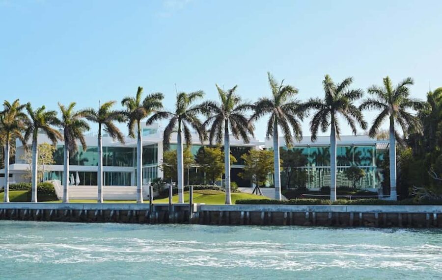 Miami: Biscayne Bay Millionaire's Homes Sightseeing Cruise - Leaving the marina and meeting Miami’s skyline