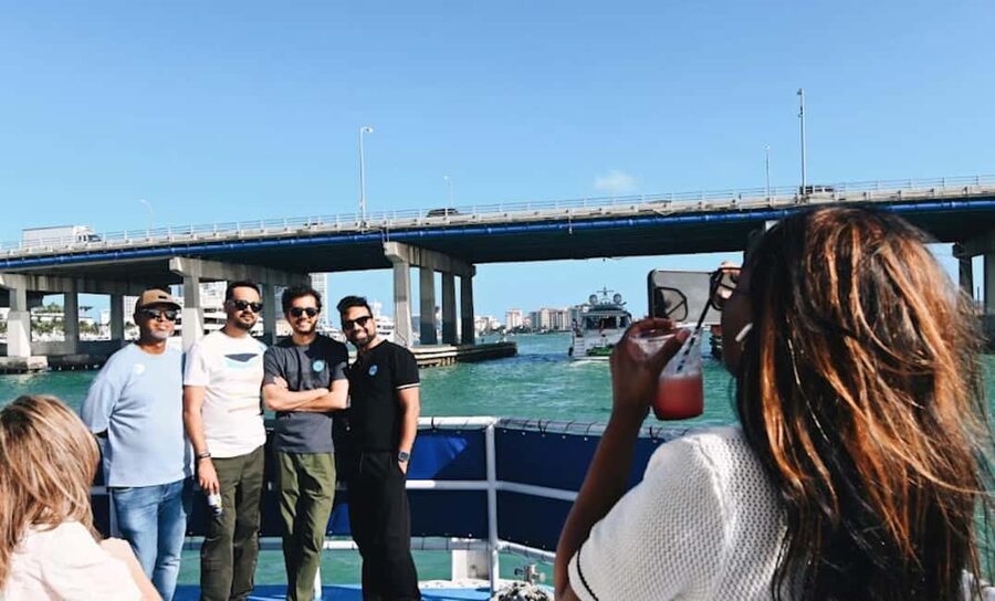 Miami: Biscayne Bay Millionaire's Homes Sightseeing Cruise - Star Island and the celebrity-home stretch