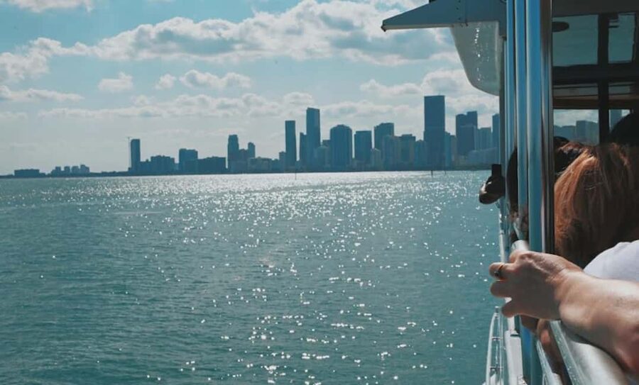Miami: Biscayne Bay Millionaire's Homes Sightseeing Cruise - Fisher Island, South Beach and the Port of Miami