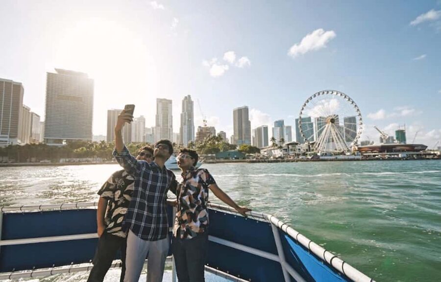 Miami: Biscayne Bay Millionaire's Homes Sightseeing Cruise - Choosing the best seat and time