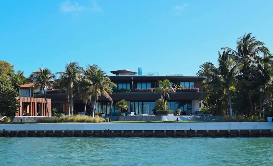 Miami: Biscayne Bay Millionaire's Homes Sightseeing Cruise - Drinks, music and the onboard atmosphere