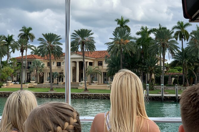 Miami Biscayne Bay rich and famous Sightseeing Boat Tour - Music, drinks, and the onboard mood