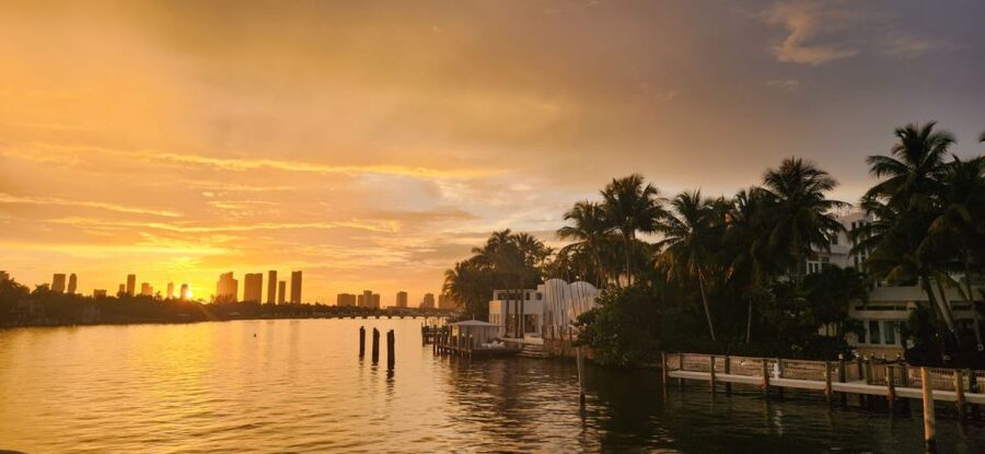 Miami Skyline Sightseeing Cruise and Millionaire Mansions - Starting at the Miami Aqua Tours ticket booth