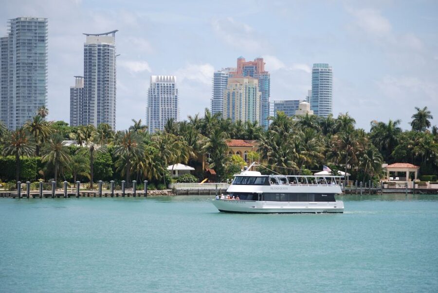 Miami: The Original Millionaire’s Row Cruise - Choosing between the upper deck and lower salon