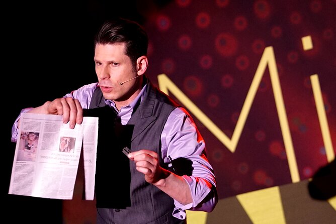 Mike Hammer Comedy Magic Show at the Four Queens Hotel - The 70-minute performance: comedy first, magic close behind