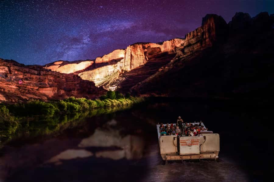 Moab: Colorado River Dinner Cruise with Music and Light Show - Key points to know
