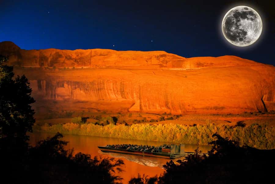 Moab: Colorado River Dinner Cruise with Music and Light Show - A quiet river ride with a canyon-sized finale