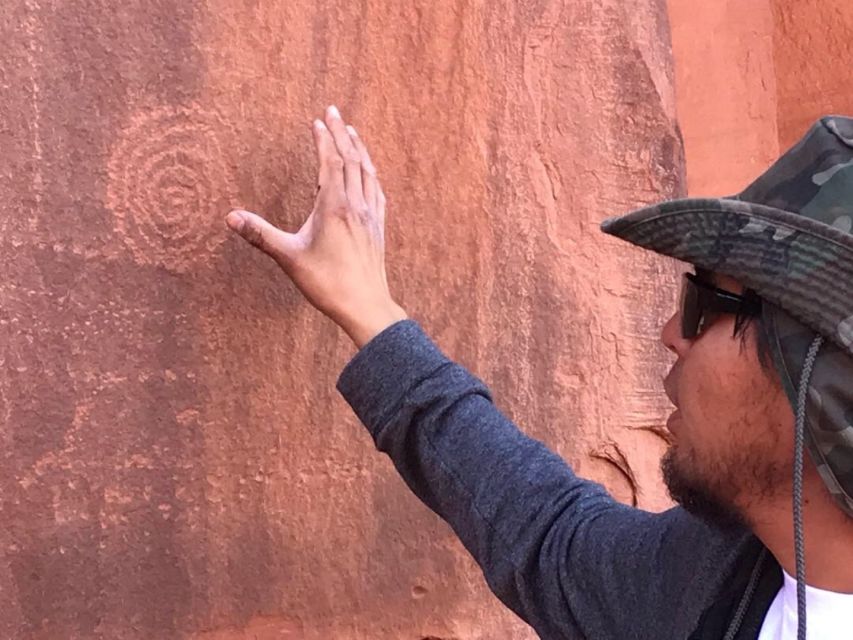Monument Valley: Backcountry Jeep Tour with Navajo Guide - Petroglyphs, Hogan visits, and Navajo culture