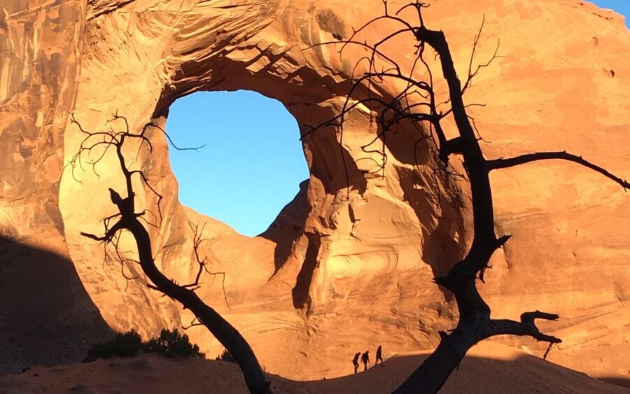 Monument Valley: Highlights Tour with Backcountry Access - The Big Hogan and the traditional Navajo home