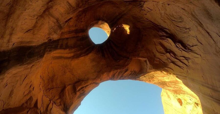 Monument Valley: Scenic 2.5-Hour Guided Tour - Meeting beside The View Hotel