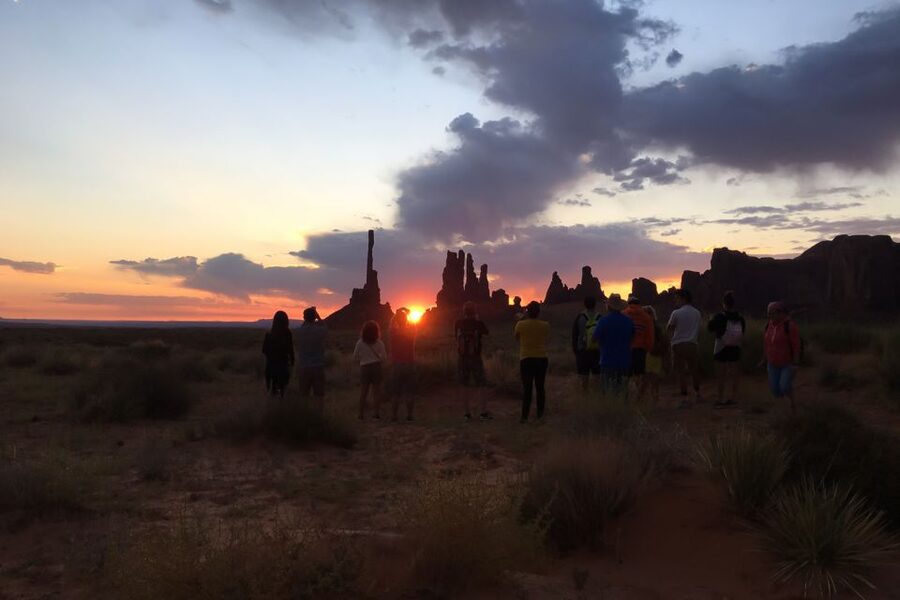 Monument Valley: Sunset Tour with Navajo Guide - The Hogan Visit and Navajo Cultural Context