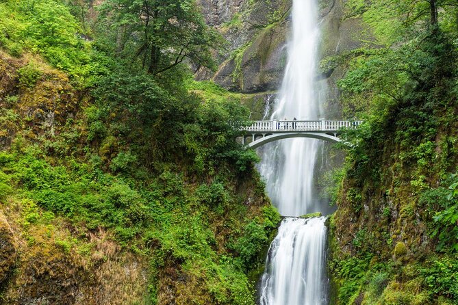 Multnomah Falls and Columbia River Gorge Waterfalls Tour Morning - Leaving Portland for the Columbia River Gorge