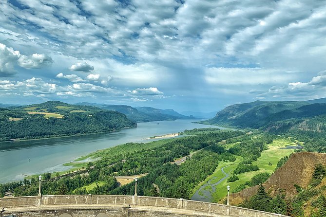 Multnomah Falls and Columbia River Gorge Waterfalls Tour Morning - Portland Women’s Forum viewpoint and Crown Point
