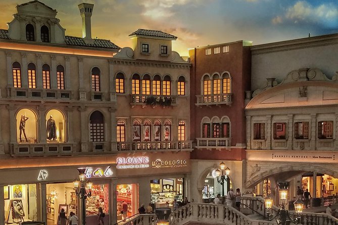 Must-See Spots Vegas Strip Walking Tour - Small hotels and open-air shopping at The Cromwell and Horseshoe