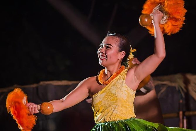 Myths of Maui Luau Dinner and Show - Drinks, service, and the busy first hour
