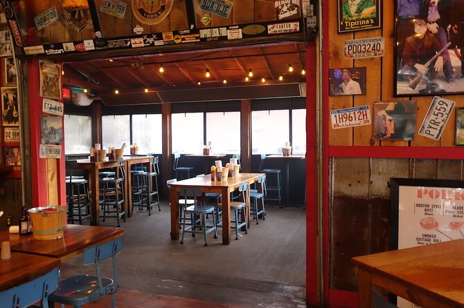 Nashville: Food Tour with 5+ Tastings of Local Delicacies - The guide is part historian, part food translator