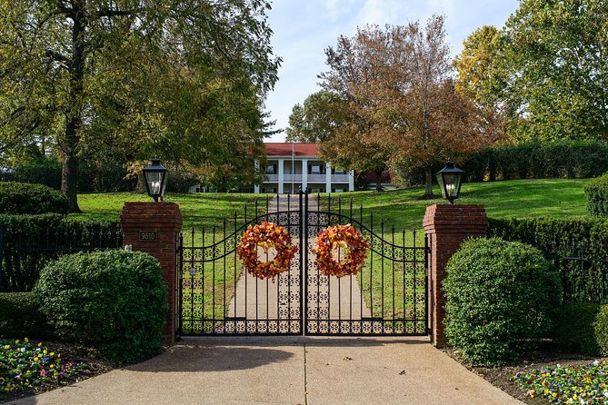 Nashville "Homes Of The Stars" Narrated Bus Tour with 30+ Celebrity Homes - The celebrity neighborhoods and the homes
